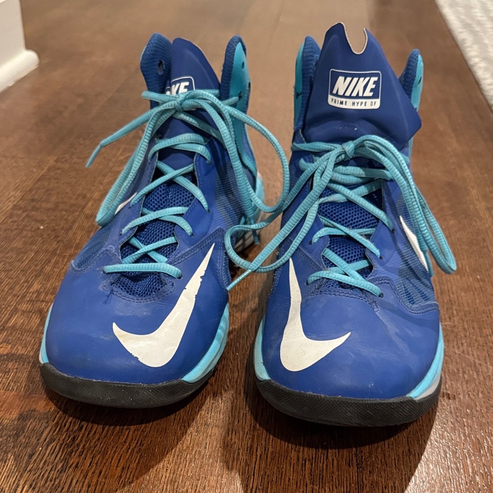 Nike Men’s Hyperdunk Basketball Sneakers